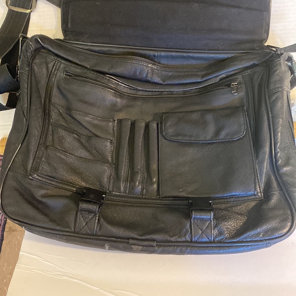 GUC. Business/travel, carrying black, faux, leather briefcase. - Picture 14 of 16